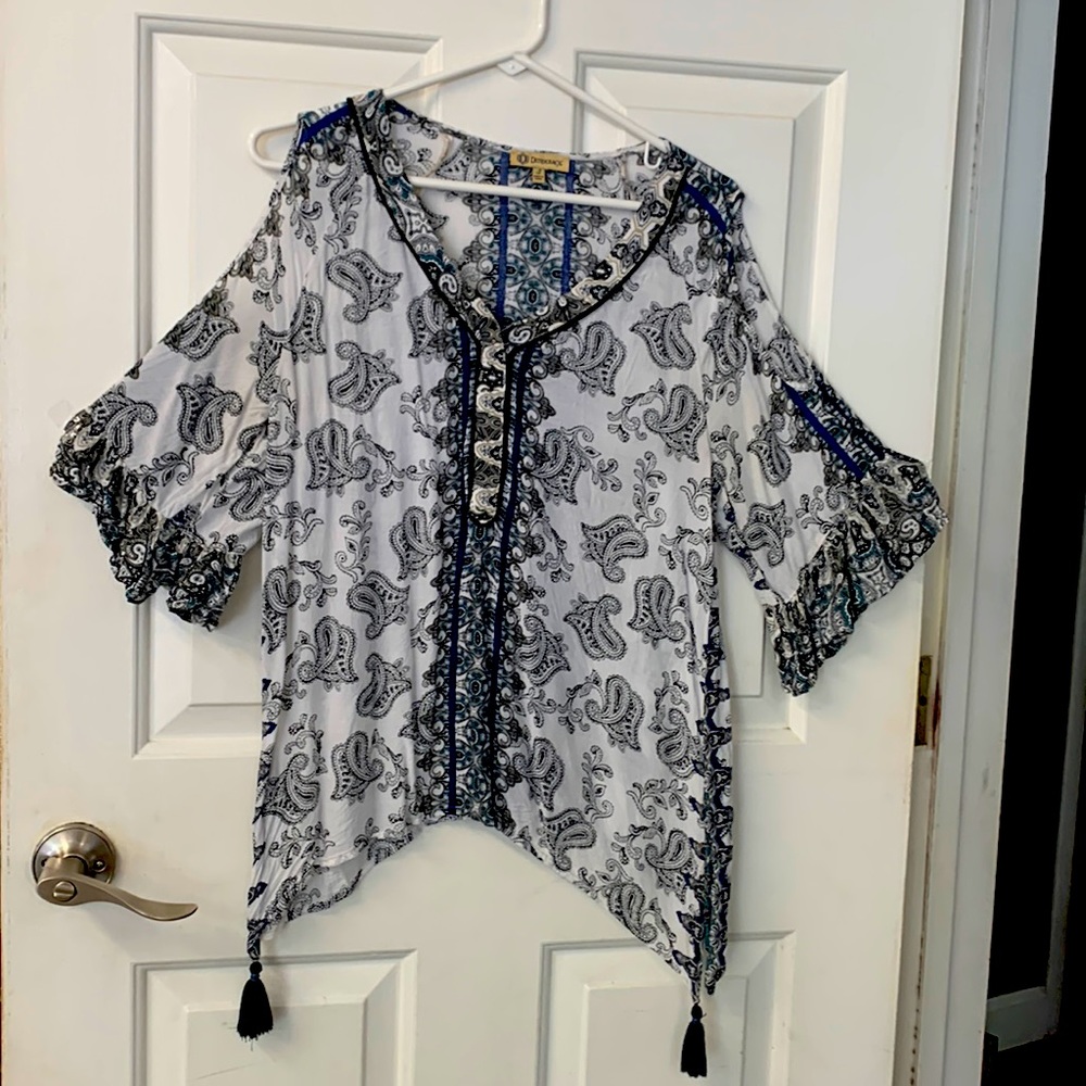 Cold shoulder white navy teal & black print top